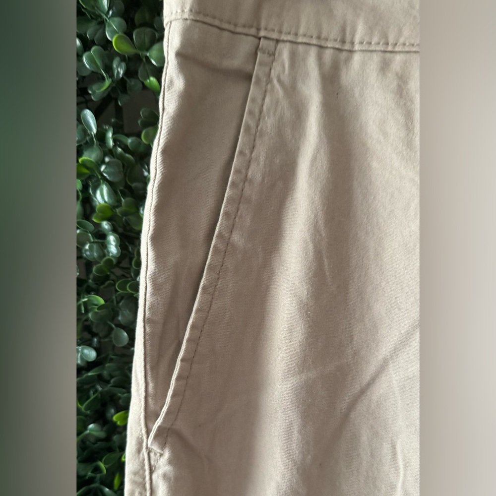 H&M MEN’S KHAKI CHINO SHORTS - Picture 5 of 9